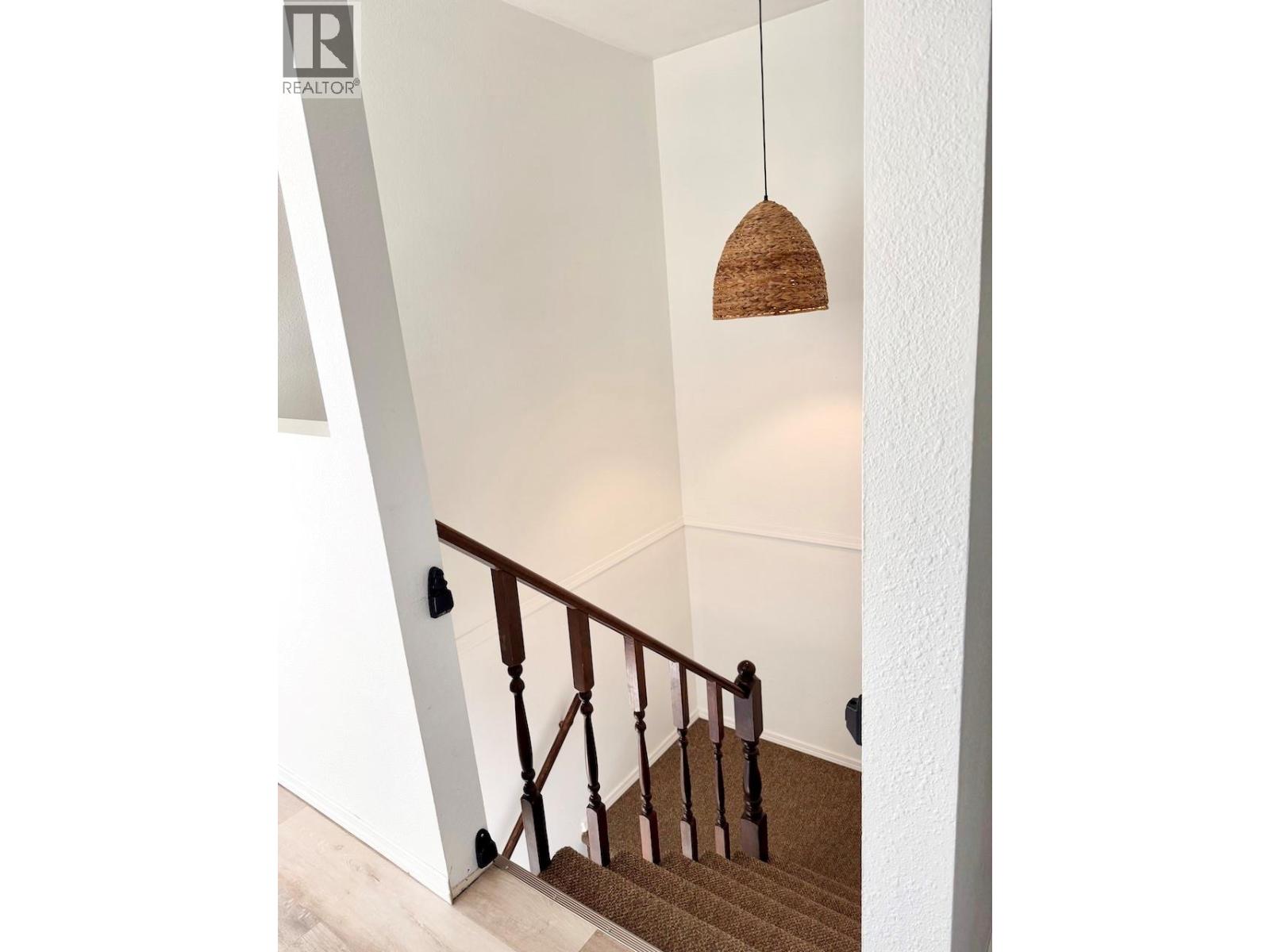 9 5877 MAIN Street, Oliver