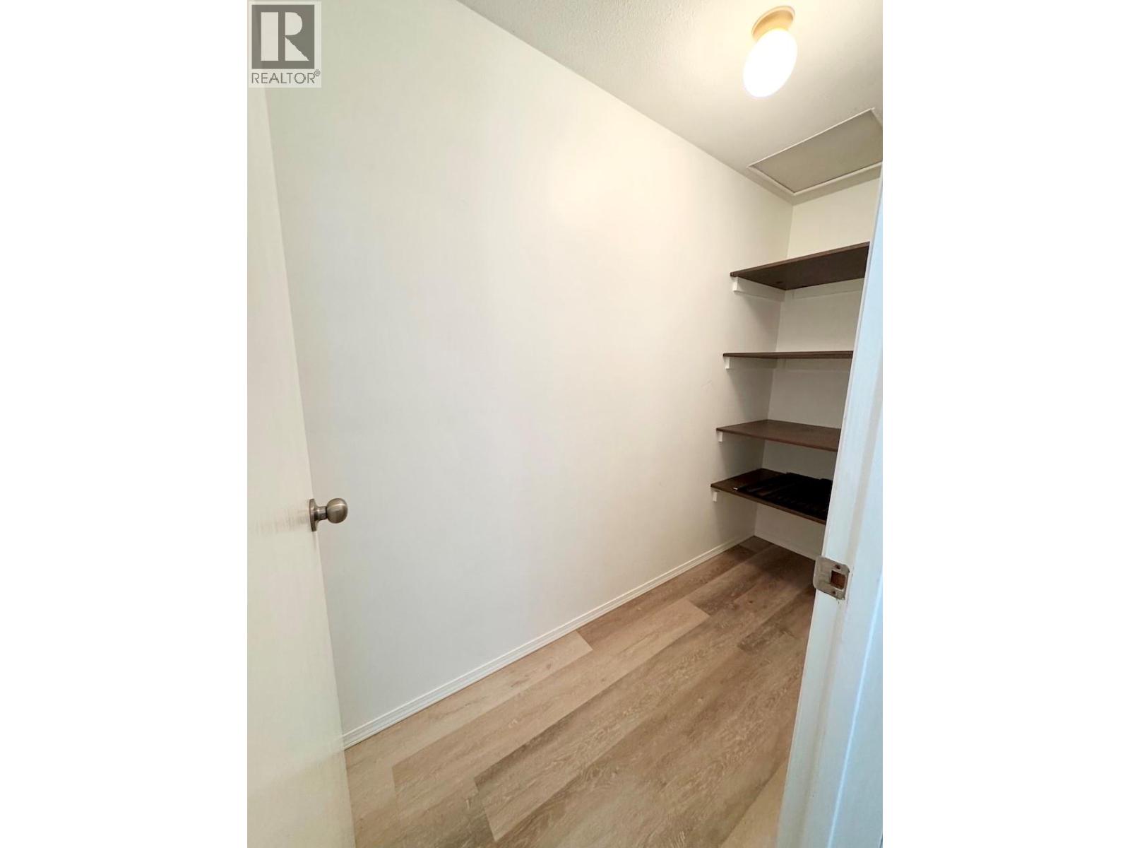 9 5877 MAIN Street, Oliver