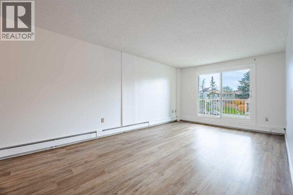 Single Family House for Sale in    Street NW Varsity Calgary 