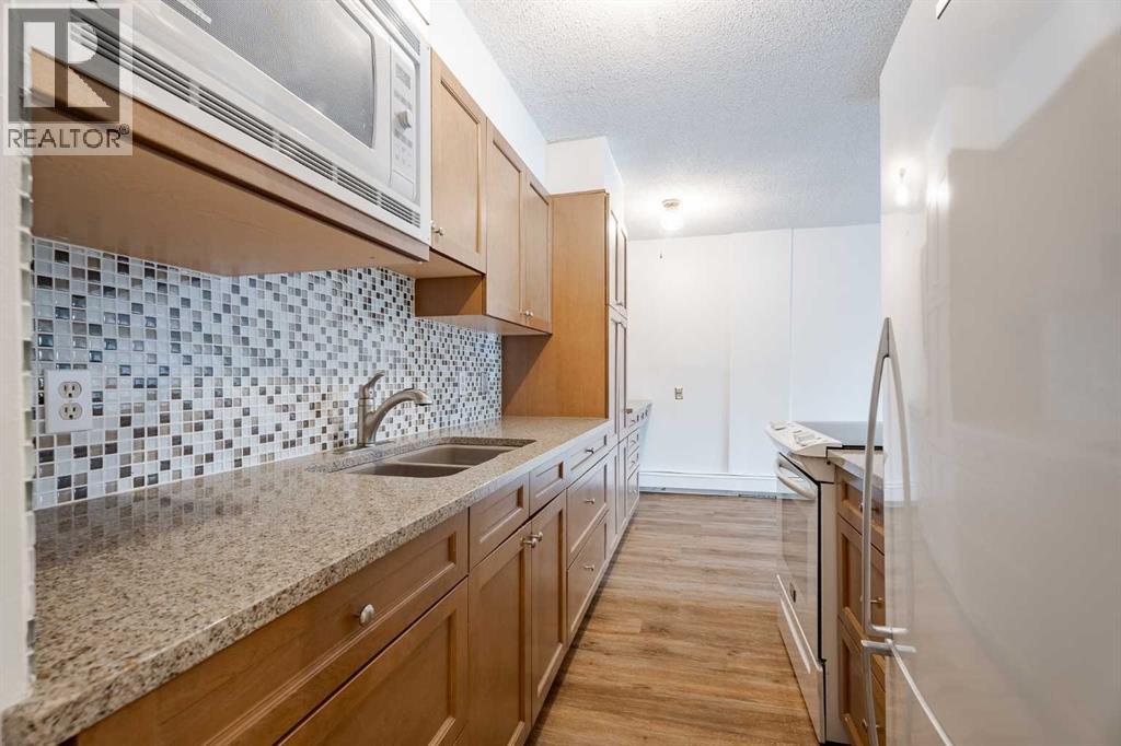 Single Family House for Sale in    Street NW Varsity Calgary 