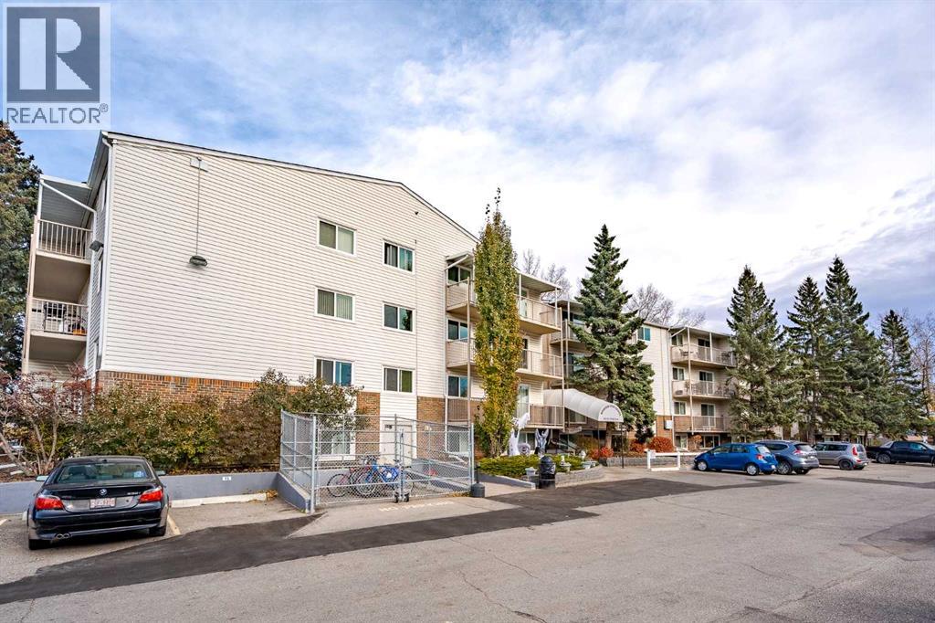 Single Family House for Sale in    Street NW Varsity Calgary 