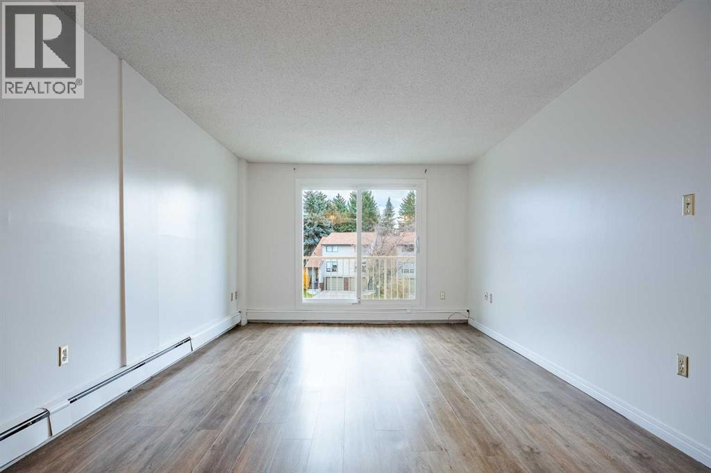 Single Family House for Sale in    Street NW Varsity Calgary 