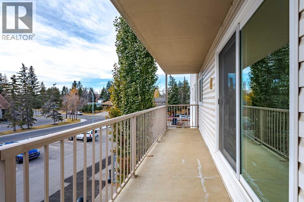 Single Family House for Sale in    Street NW Varsity Calgary 