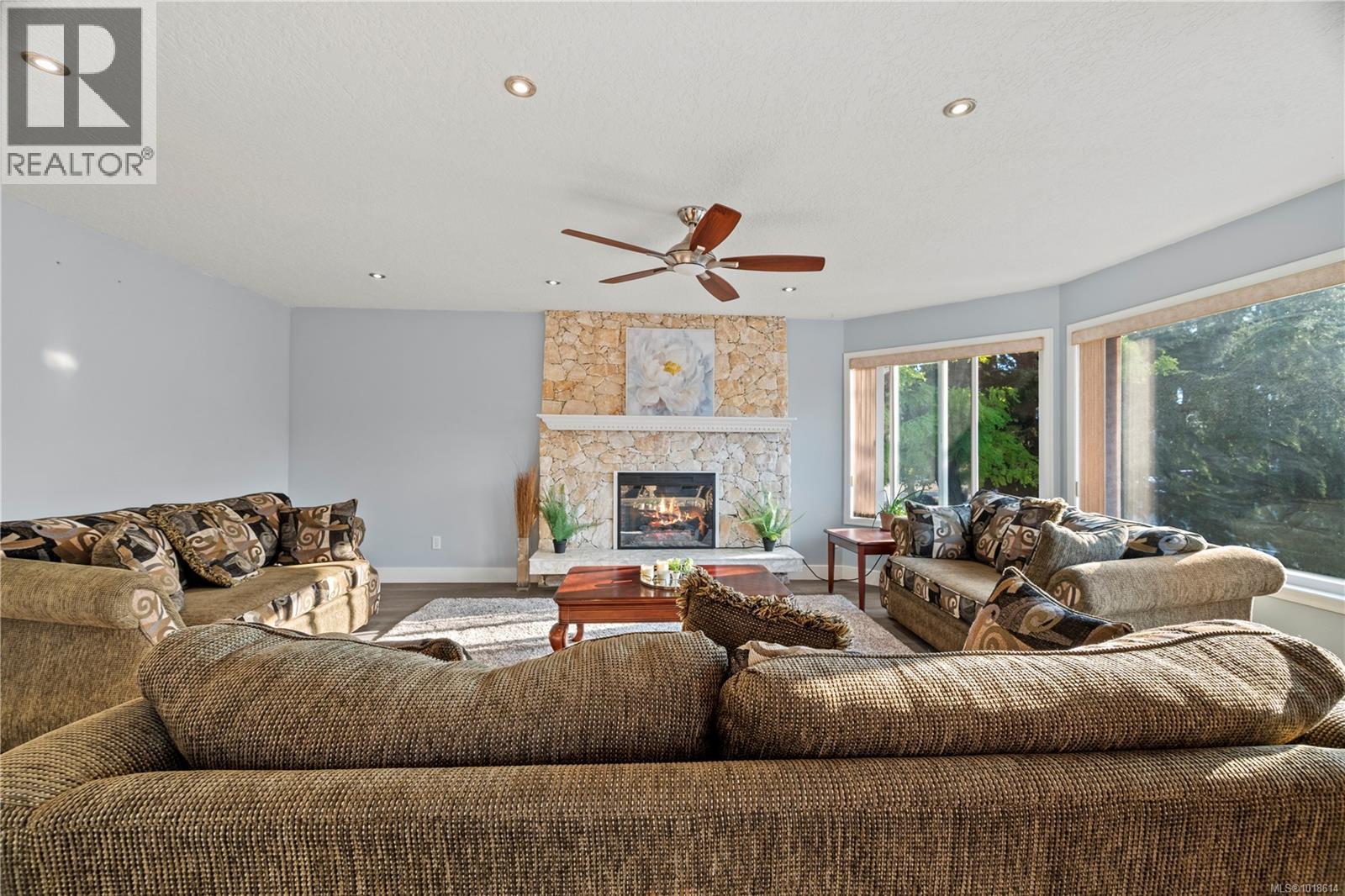 Single Family House Westcoast for Sale in  Viewmont Ave Saanich 