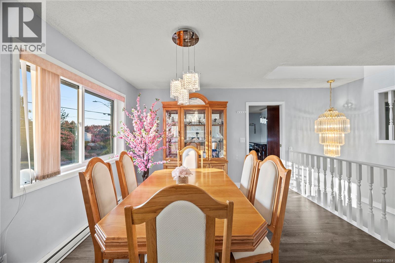 Single Family House Westcoast for Sale in  Viewmont Ave Saanich 