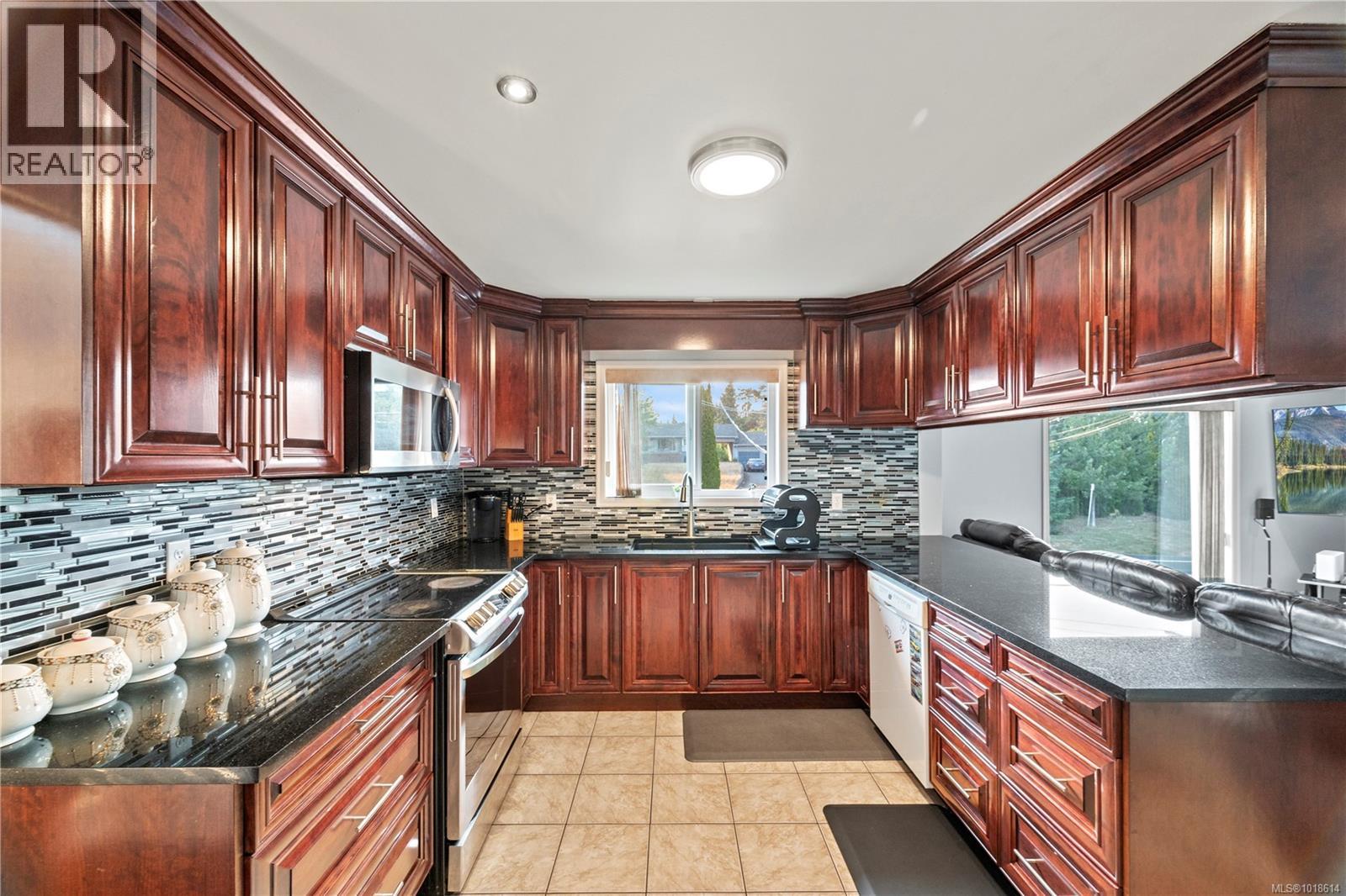 Single Family House Westcoast for Sale in  Viewmont Ave Saanich 