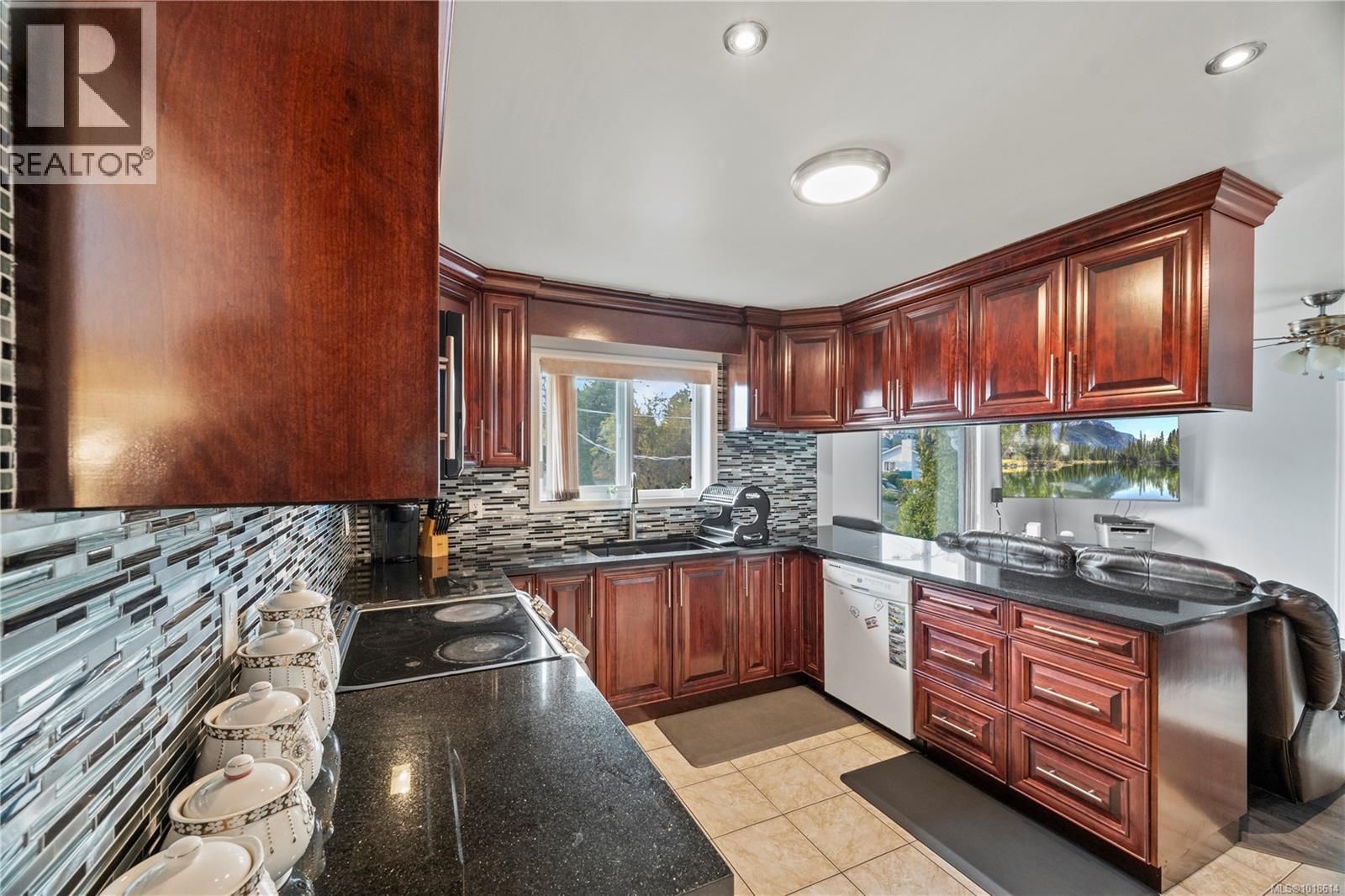 Single Family House Westcoast for Sale in  Viewmont Ave Saanich 