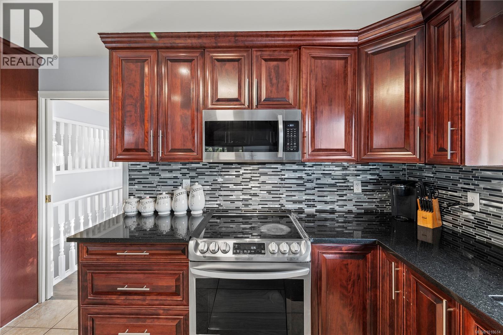 Single Family House Westcoast for Sale in  Viewmont Ave Saanich 