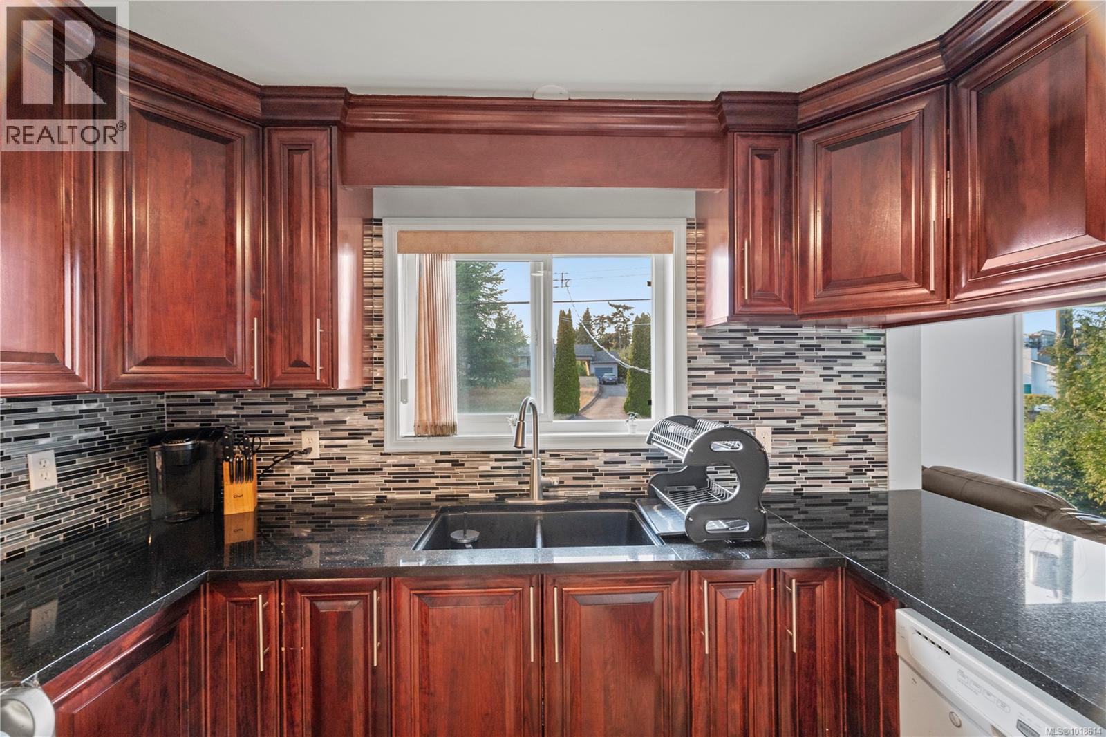 Single Family House Westcoast for Sale in  Viewmont Ave Saanich 