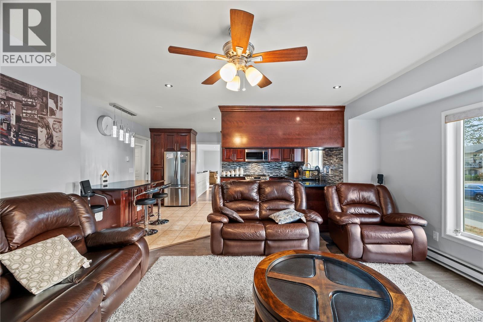 Single Family House Westcoast for Sale in  Viewmont Ave Saanich 