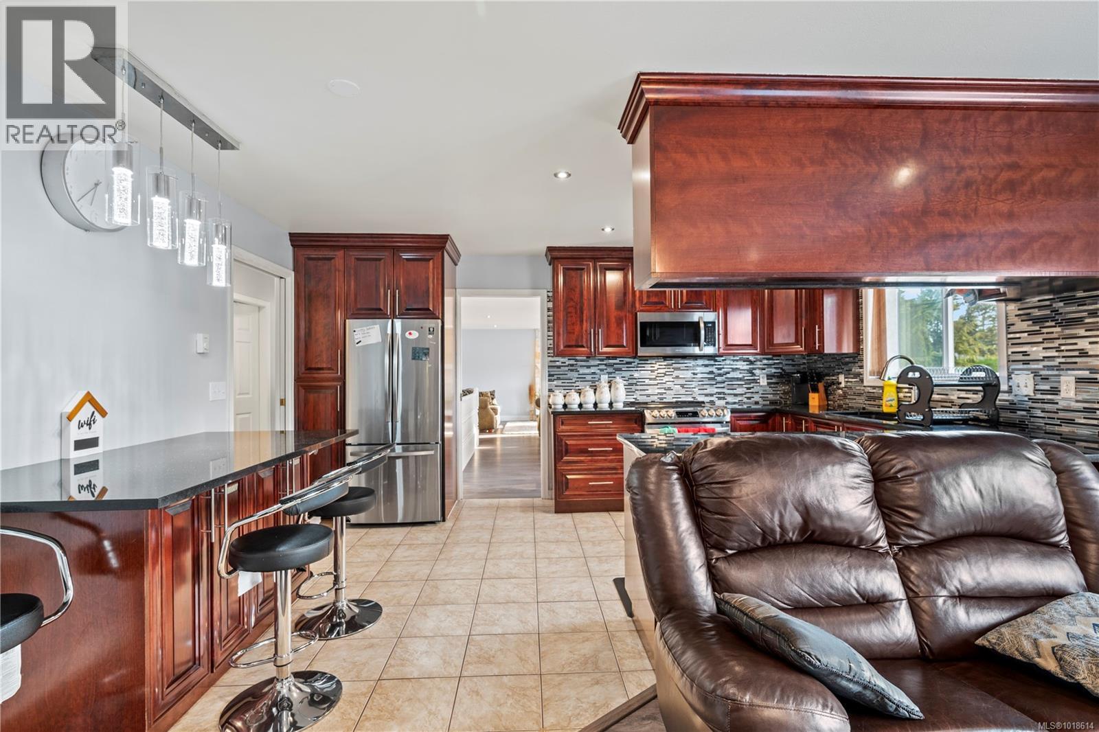 Single Family House Westcoast for Sale in  Viewmont Ave Saanich 