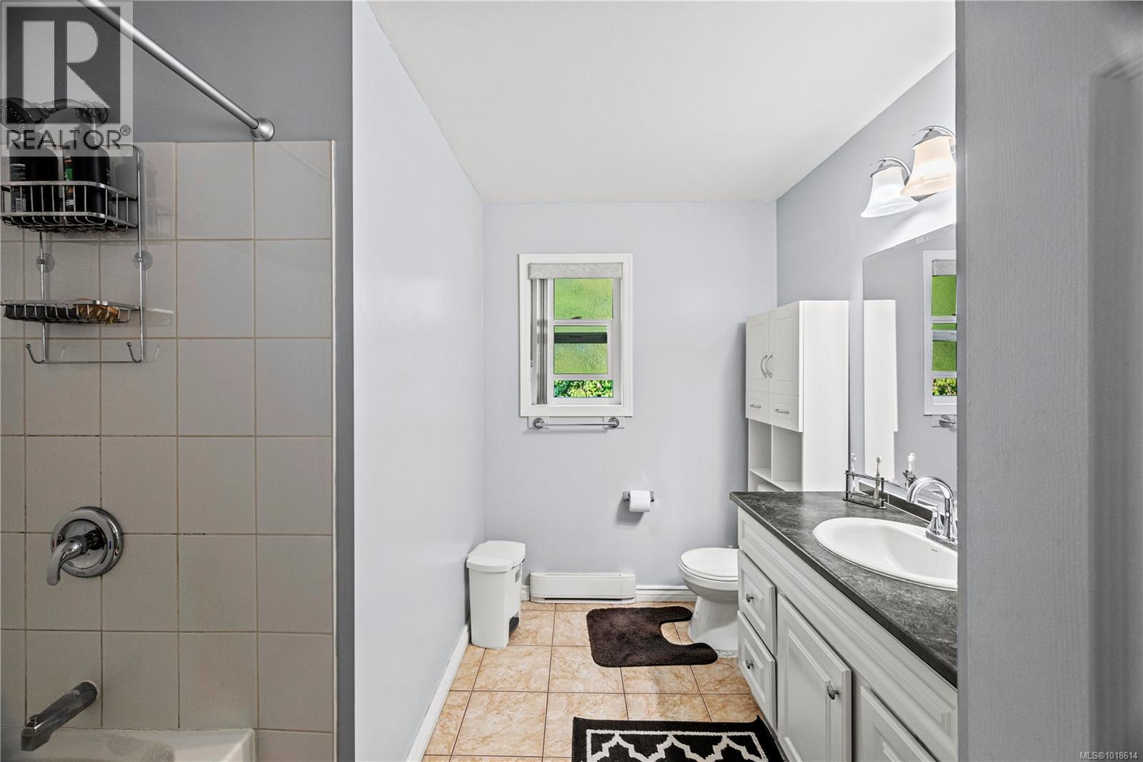 Single Family House Westcoast for Sale in  Viewmont Ave Saanich 