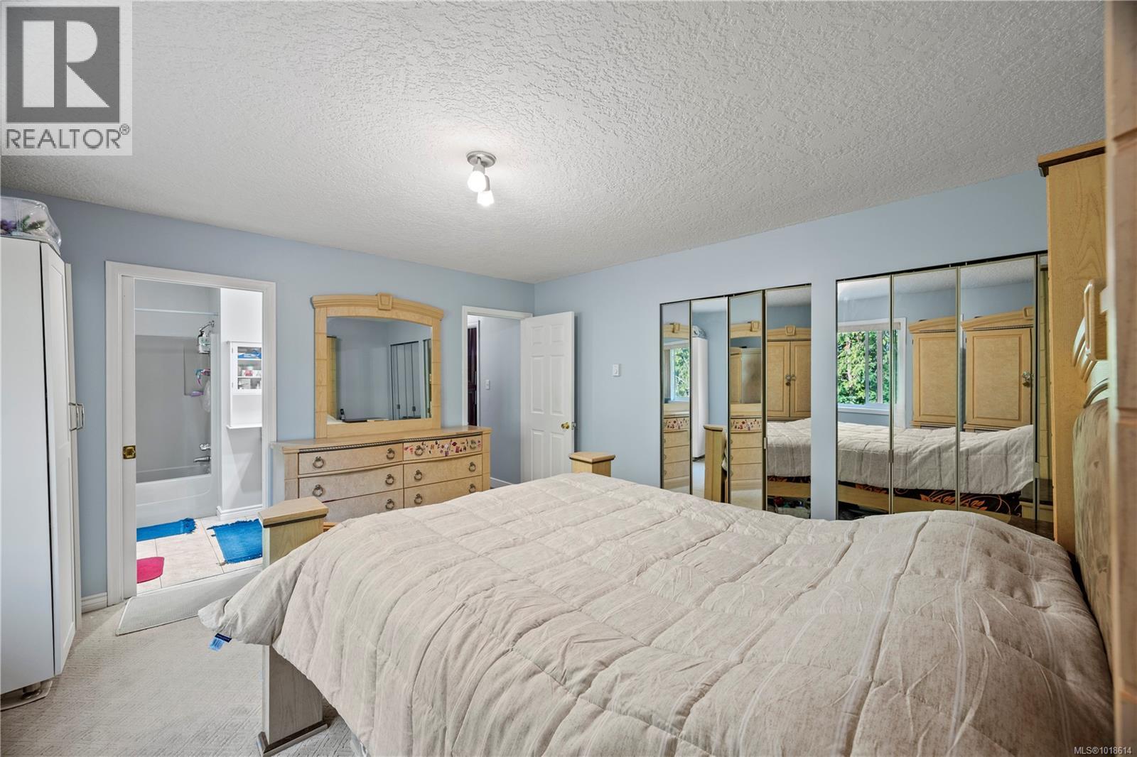 Single Family House Westcoast for Sale in  Viewmont Ave Saanich 