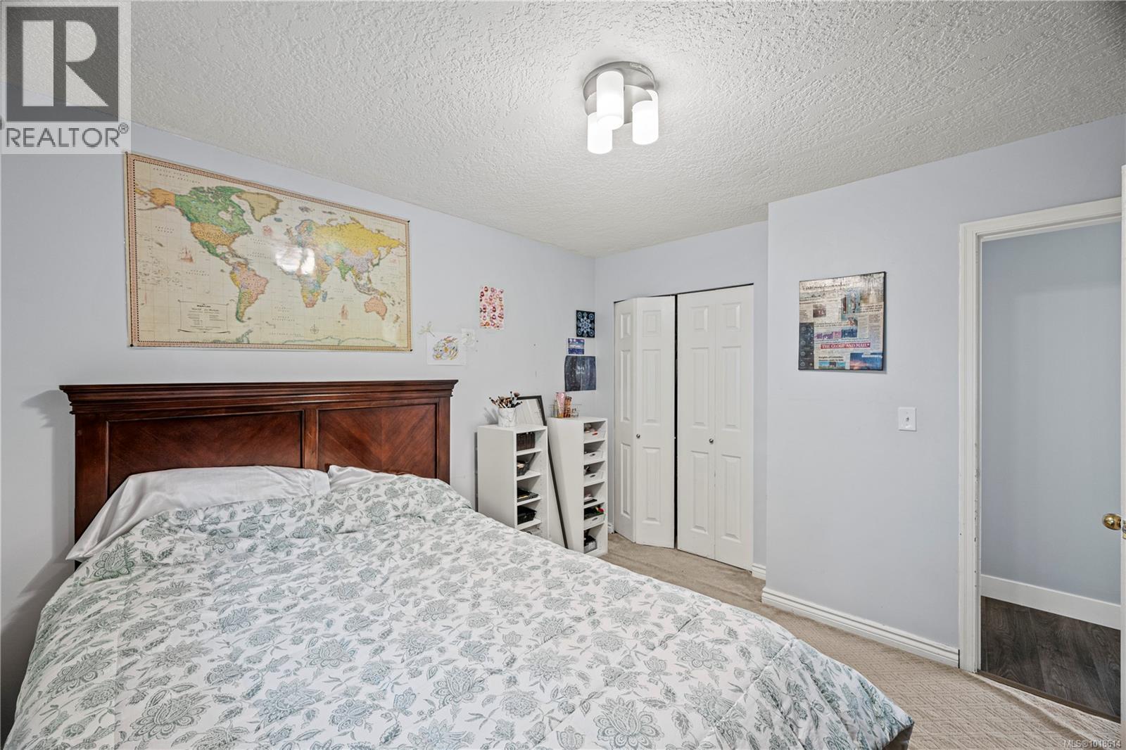 Single Family House Westcoast for Sale in  Viewmont Ave Saanich 