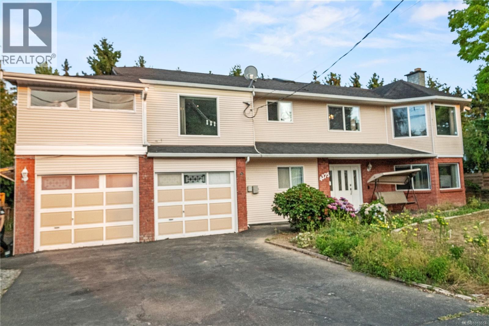 Single Family House Westcoast for Sale in  Viewmont Ave Saanich 