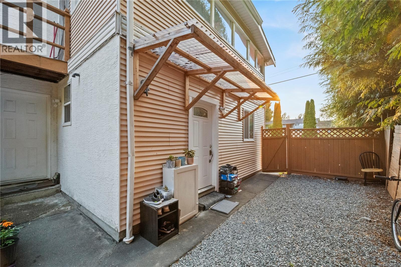 Single Family House Westcoast for Sale in  Viewmont Ave Saanich 