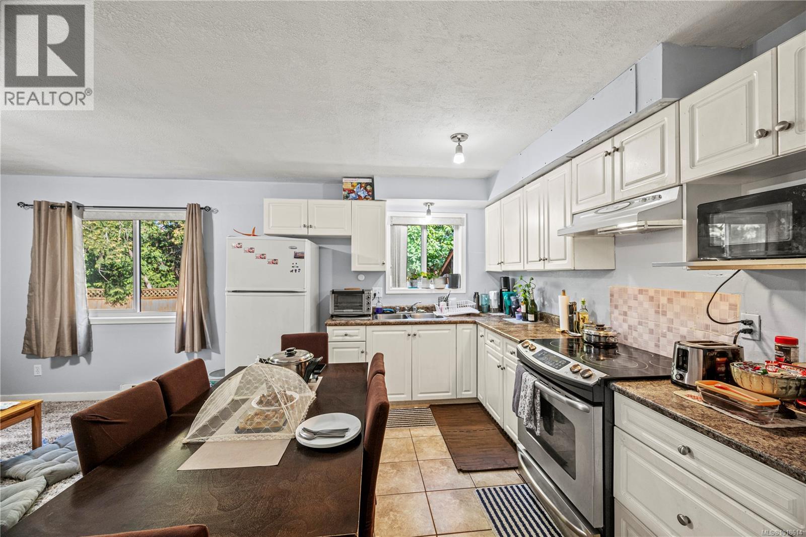 Single Family House Westcoast for Sale in  Viewmont Ave Saanich 