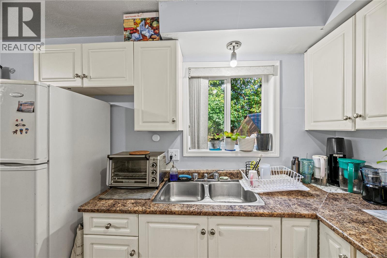 Single Family House Westcoast for Sale in  Viewmont Ave Saanich 