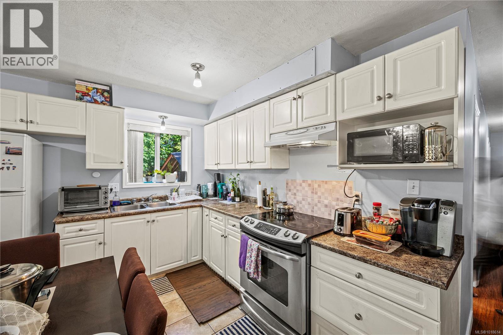 Single Family House Westcoast for Sale in  Viewmont Ave Saanich 