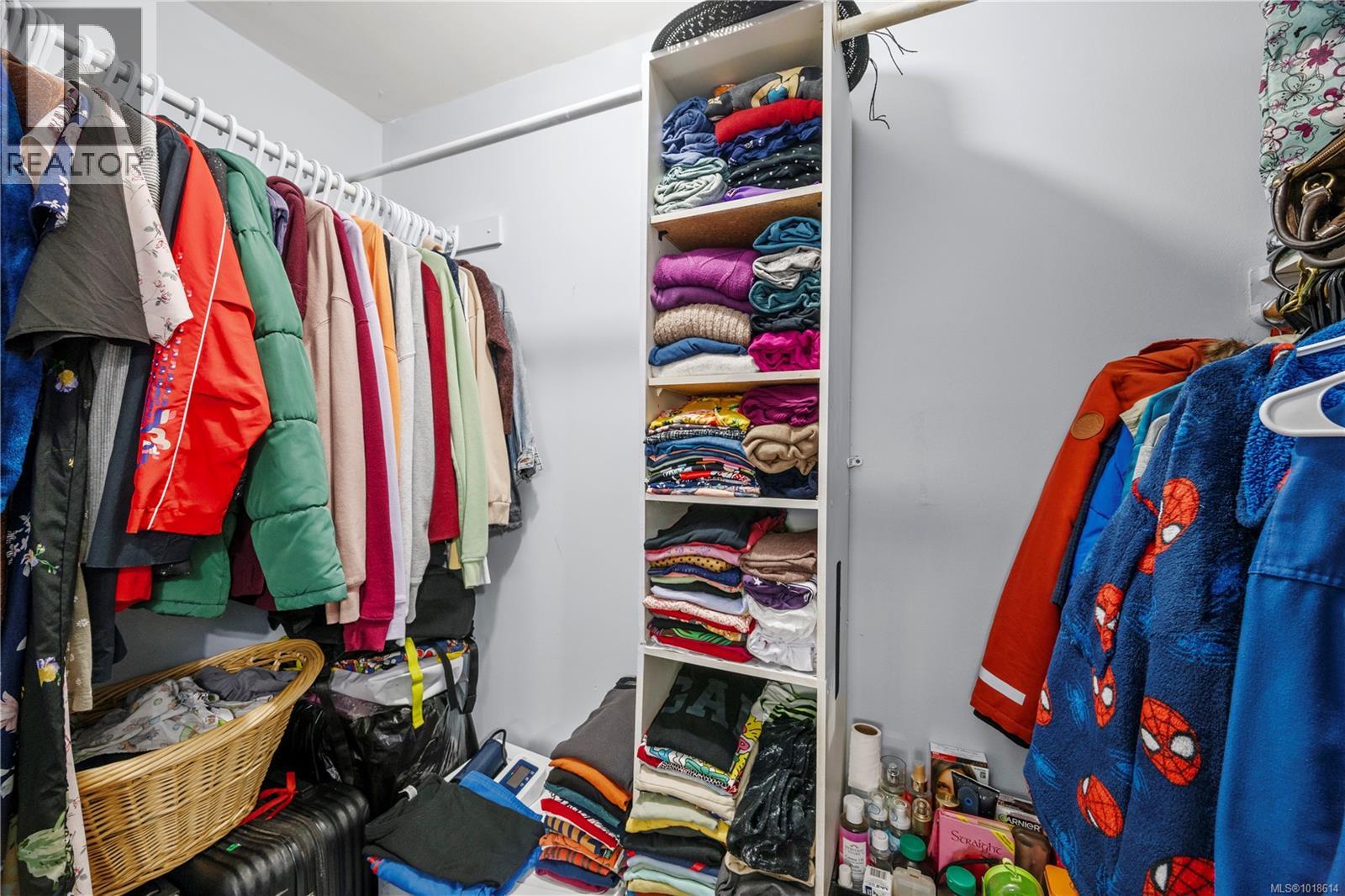 Single Family House Westcoast for Sale in  Viewmont Ave Saanich 