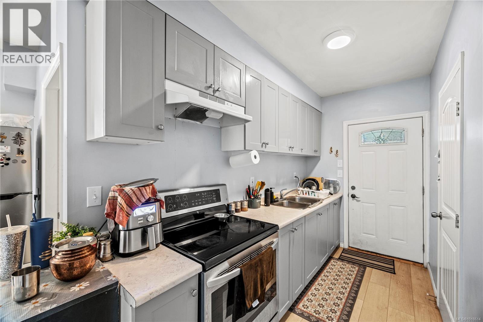 Single Family House Westcoast for Sale in  Viewmont Ave Saanich 