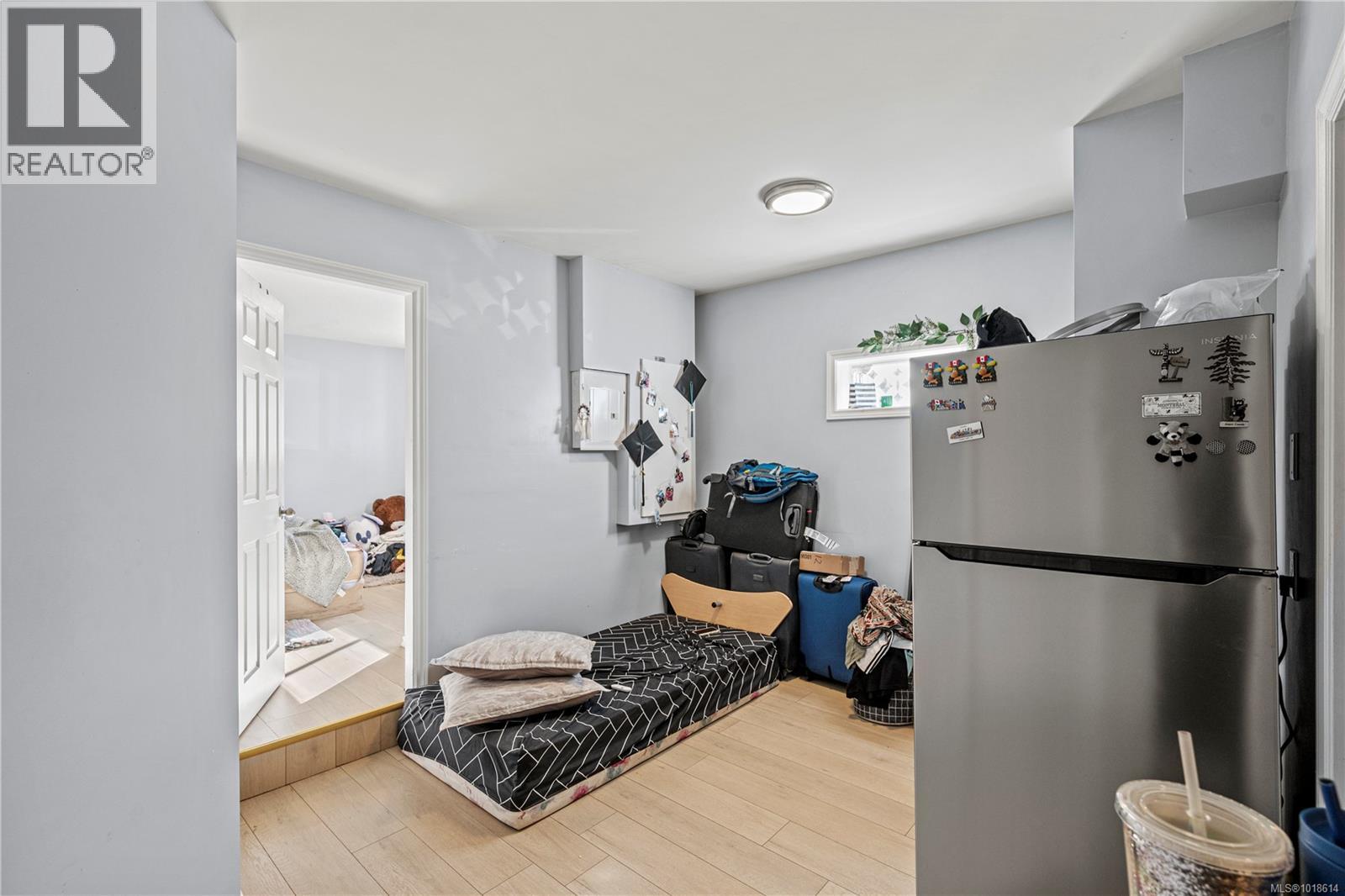 Single Family House Westcoast for Sale in  Viewmont Ave Saanich 