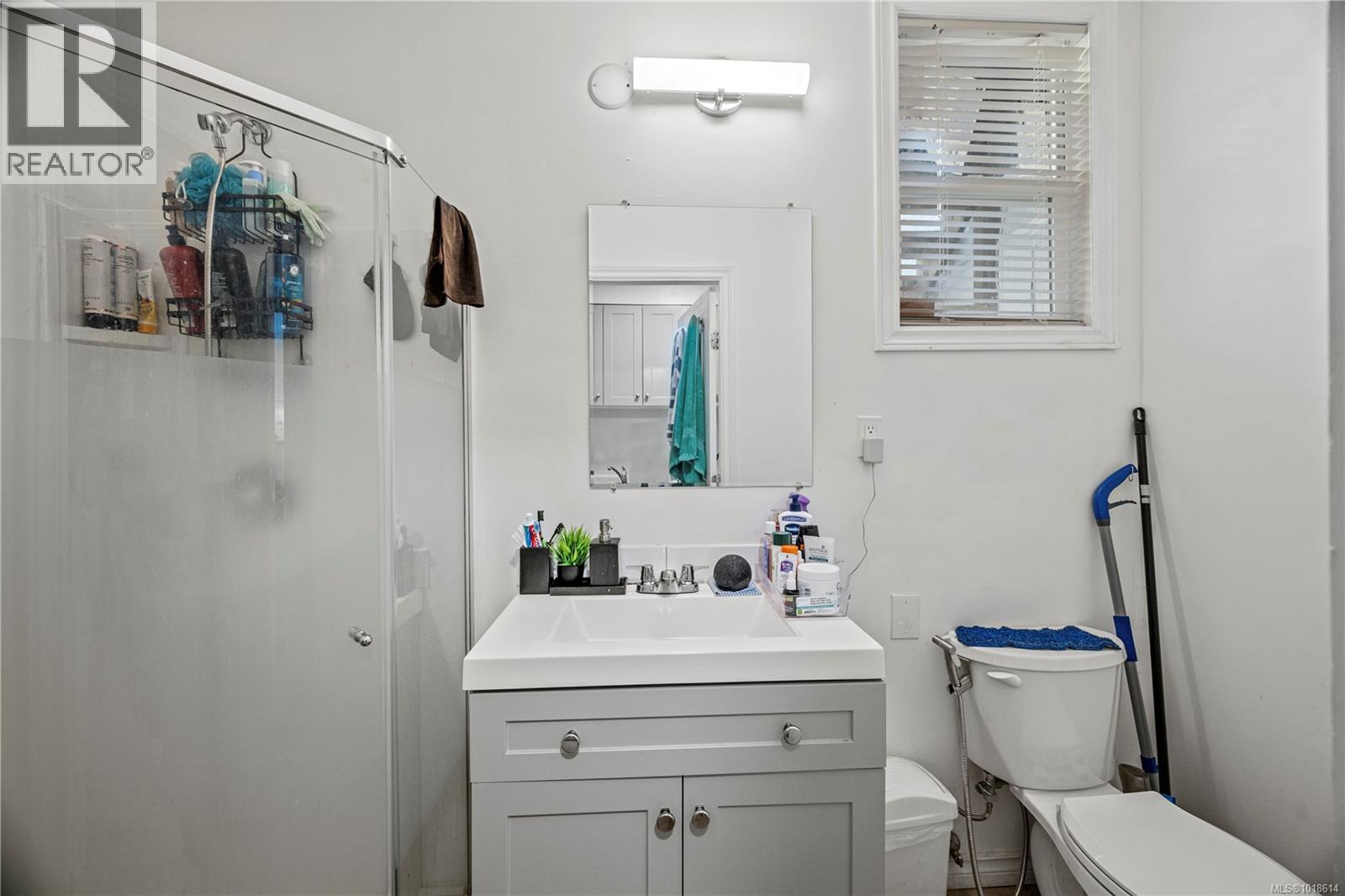 Single Family House Westcoast for Sale in  Viewmont Ave Saanich 