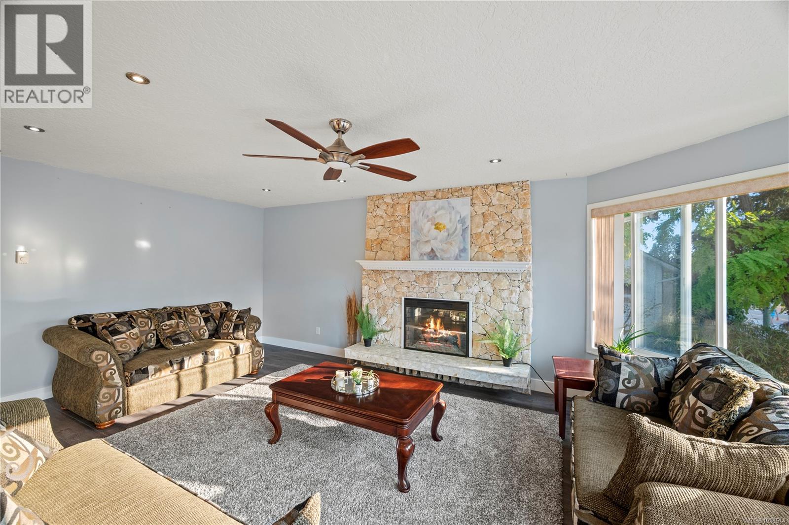 Single Family House Westcoast for Sale in  Viewmont Ave Saanich 