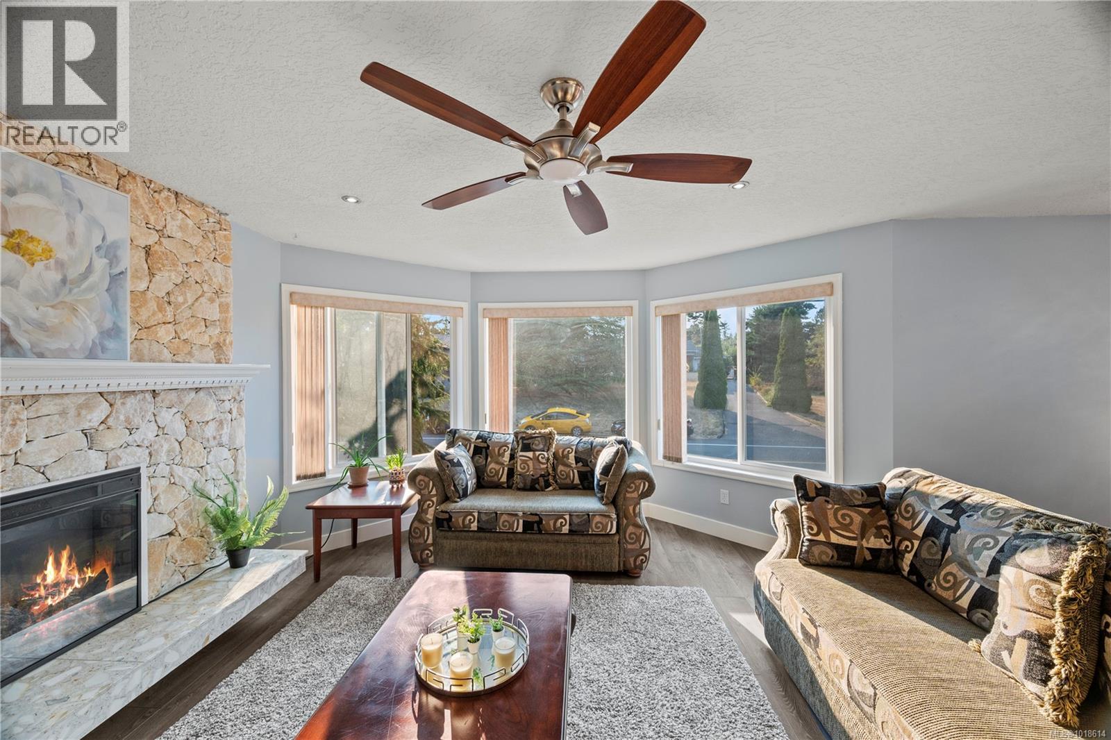 Single Family House Westcoast for Sale in  Viewmont Ave Saanich 