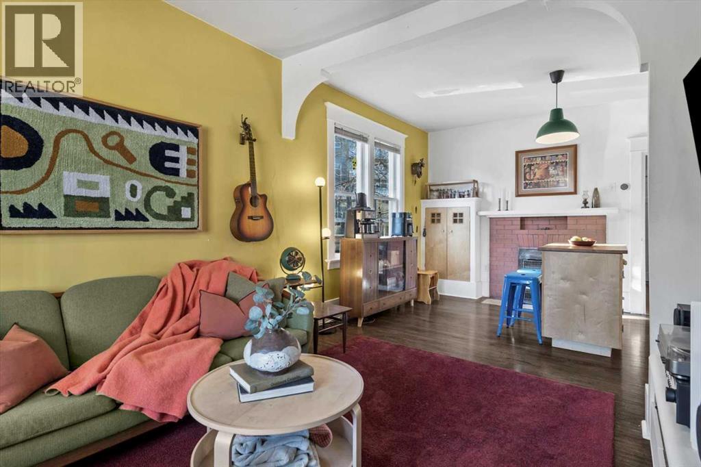 Single Family House for Sale in   Avenue NW Sunnyside Calgary 