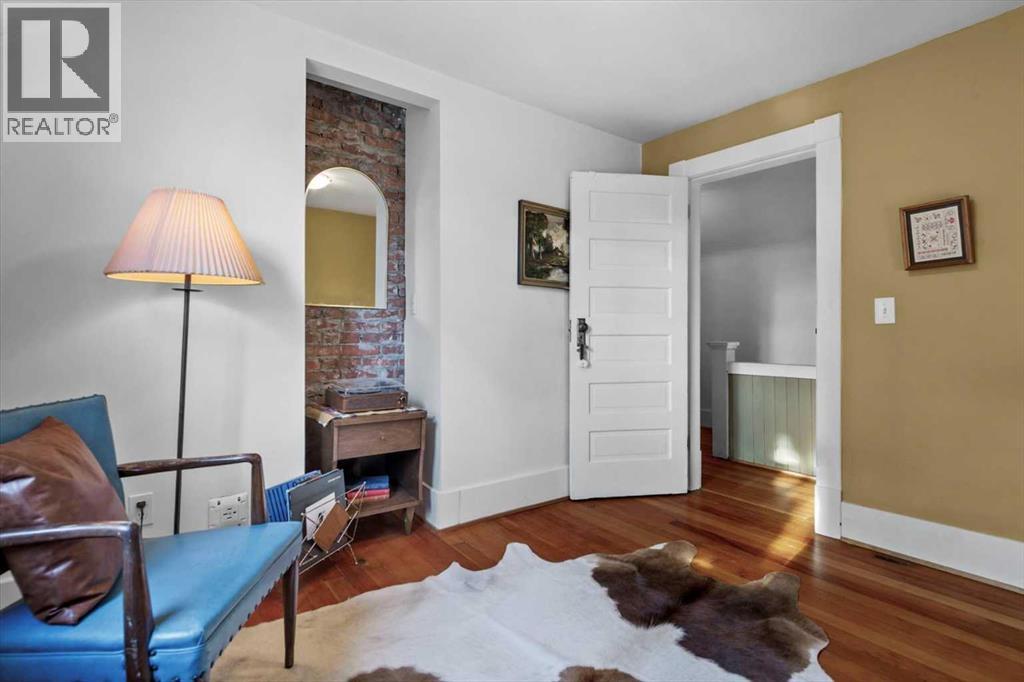 Single Family House for Sale in   Avenue NW Sunnyside Calgary 