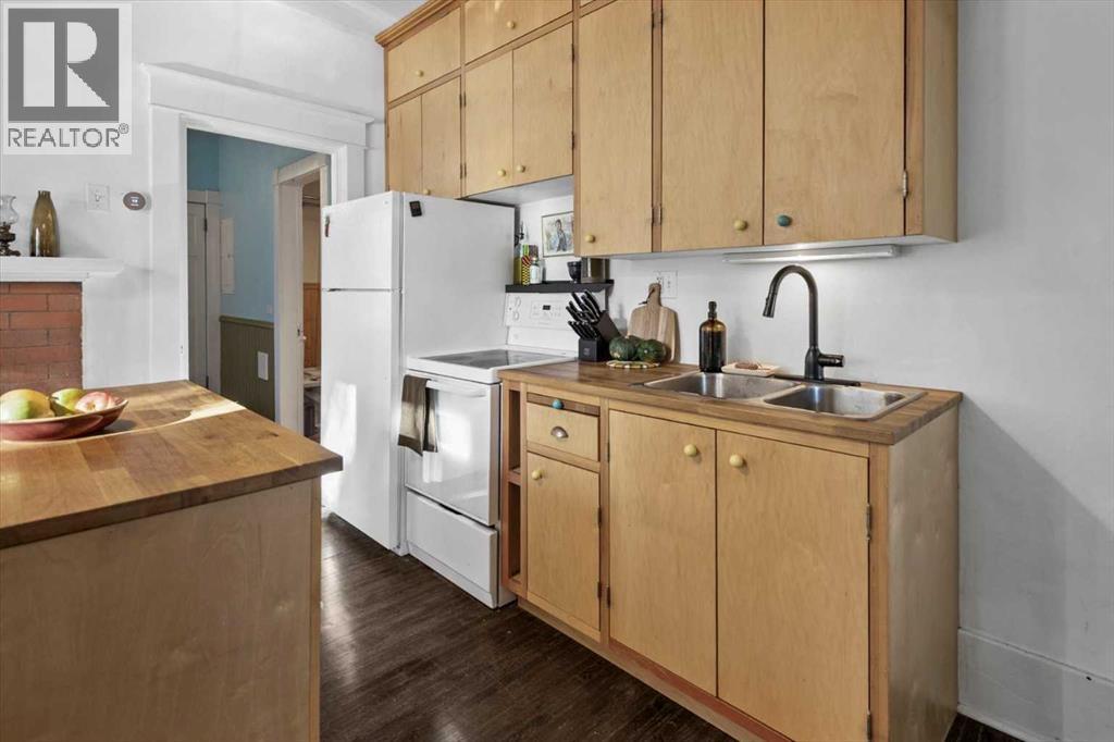 Single Family House for Sale in   Avenue NW Sunnyside Calgary 