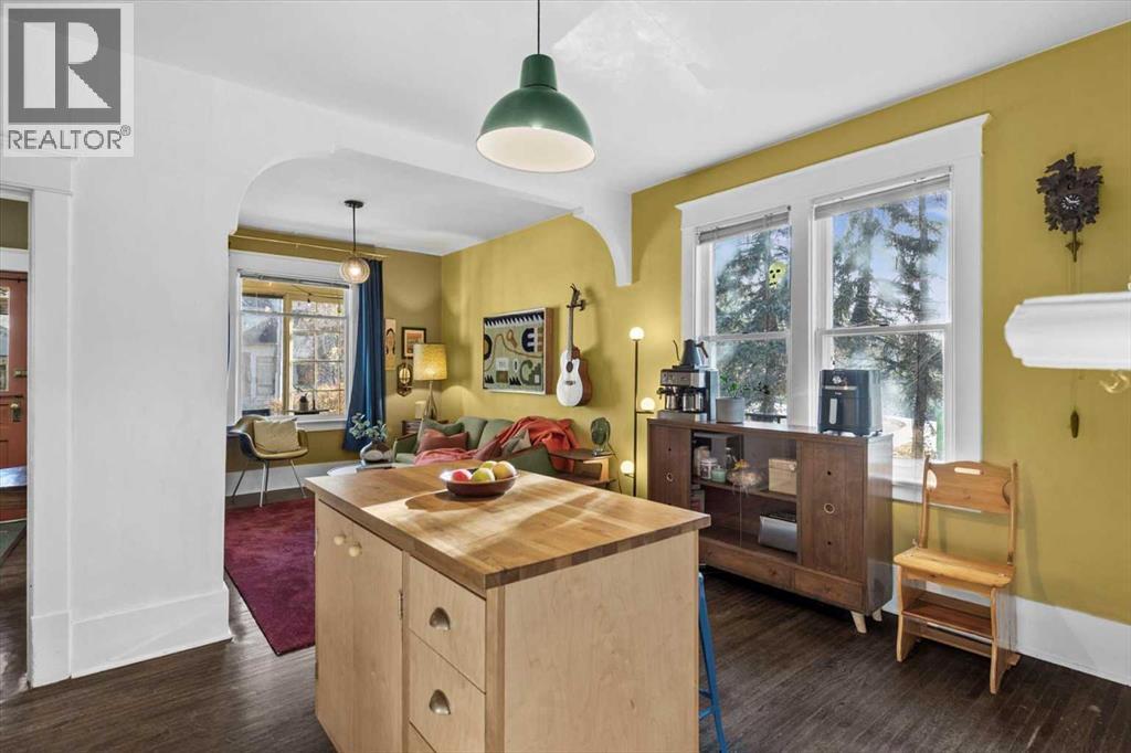 Single Family House for Sale in   Avenue NW Sunnyside Calgary 