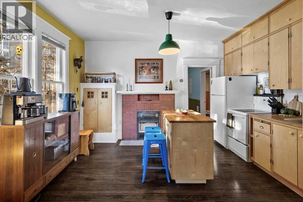 Single Family House for Sale in   Avenue NW Sunnyside Calgary 