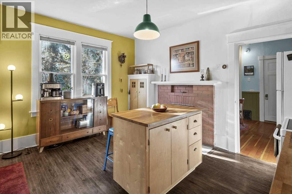 Single Family House for Sale in   Avenue NW Sunnyside Calgary 