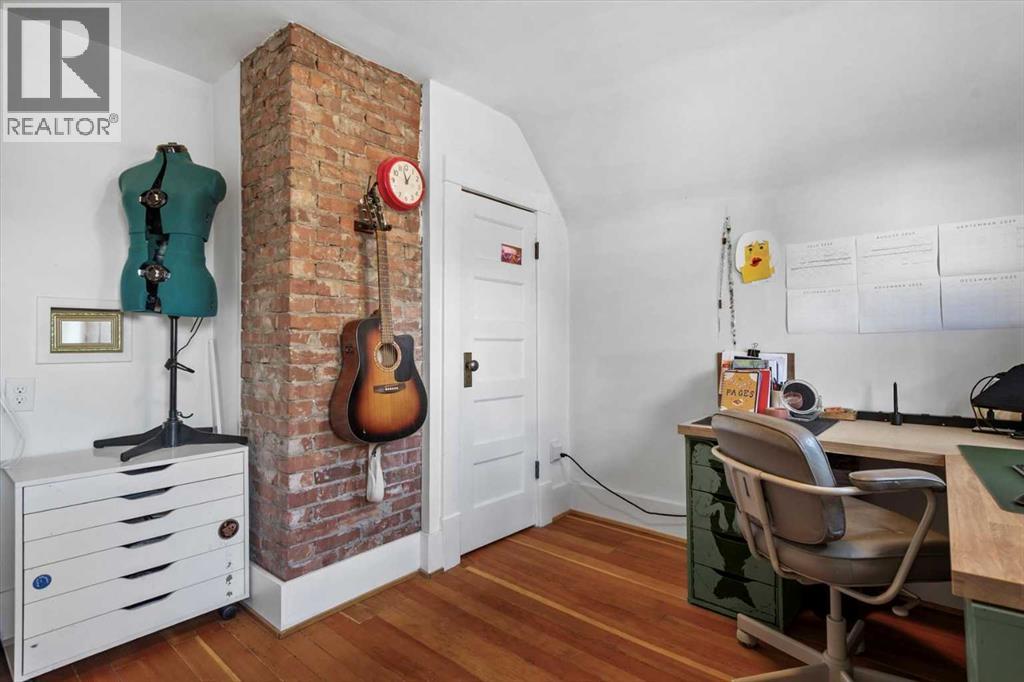 Single Family House for Sale in   Avenue NW Sunnyside Calgary 