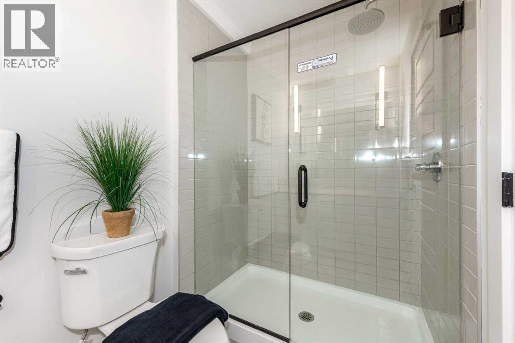 Single Family House for Sale in    Avenue  NW West Hillhurst Calgary 