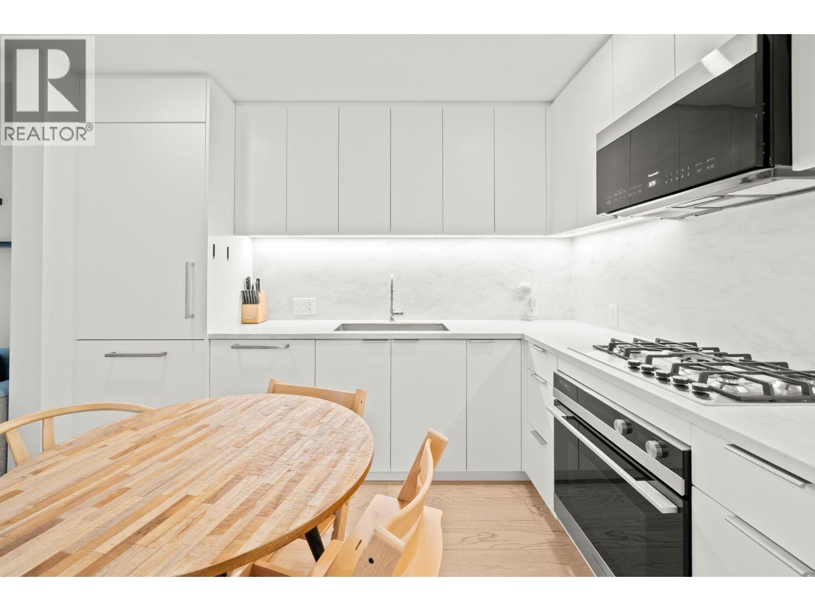 107 650 E 2ND STREET, North Vancouver