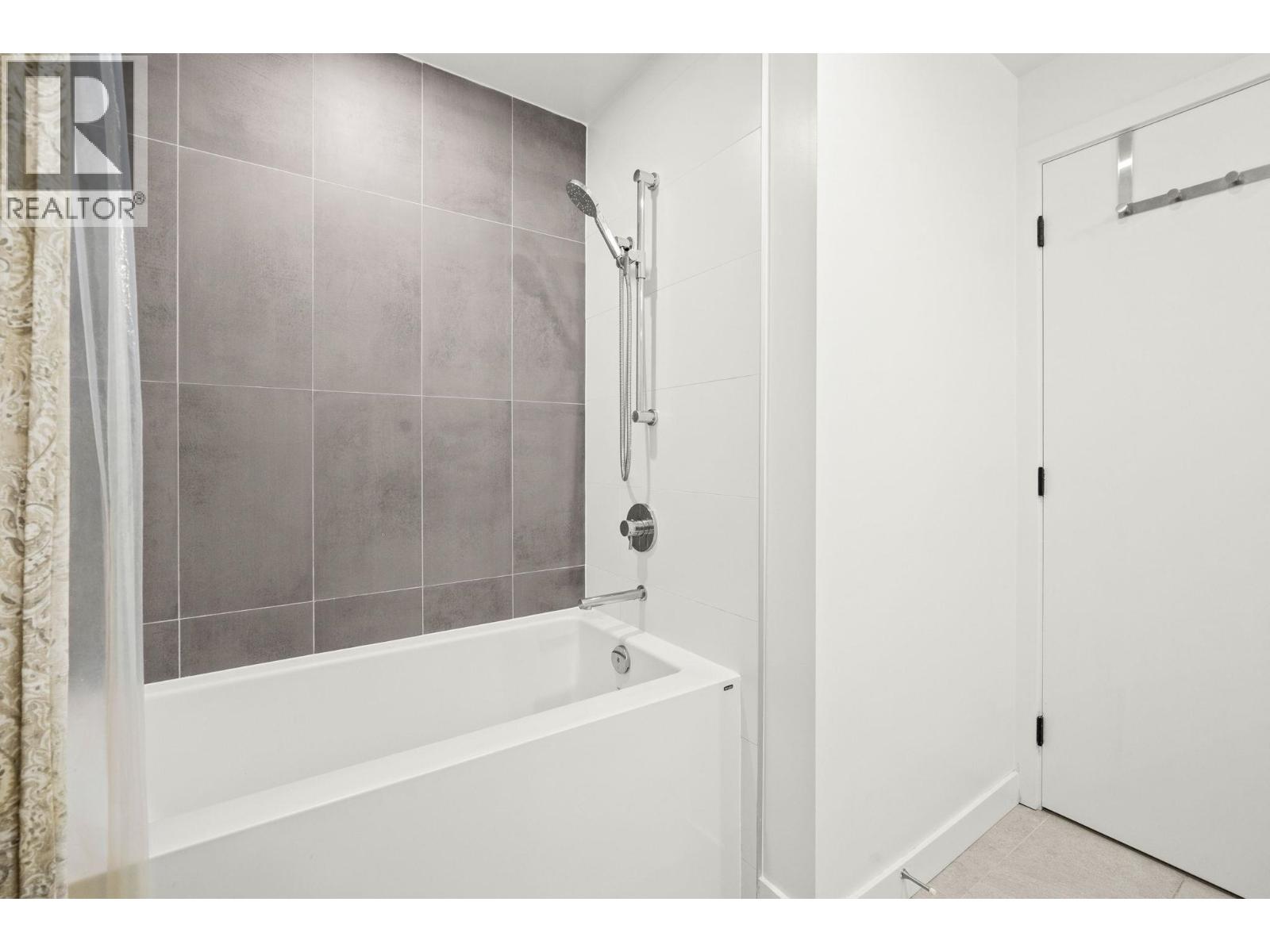 107 650 E 2ND STREET, North Vancouver