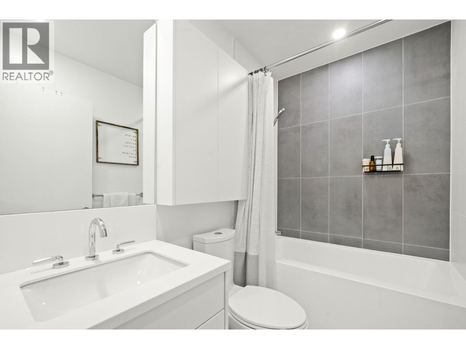 107 650 E 2ND STREET, North Vancouver