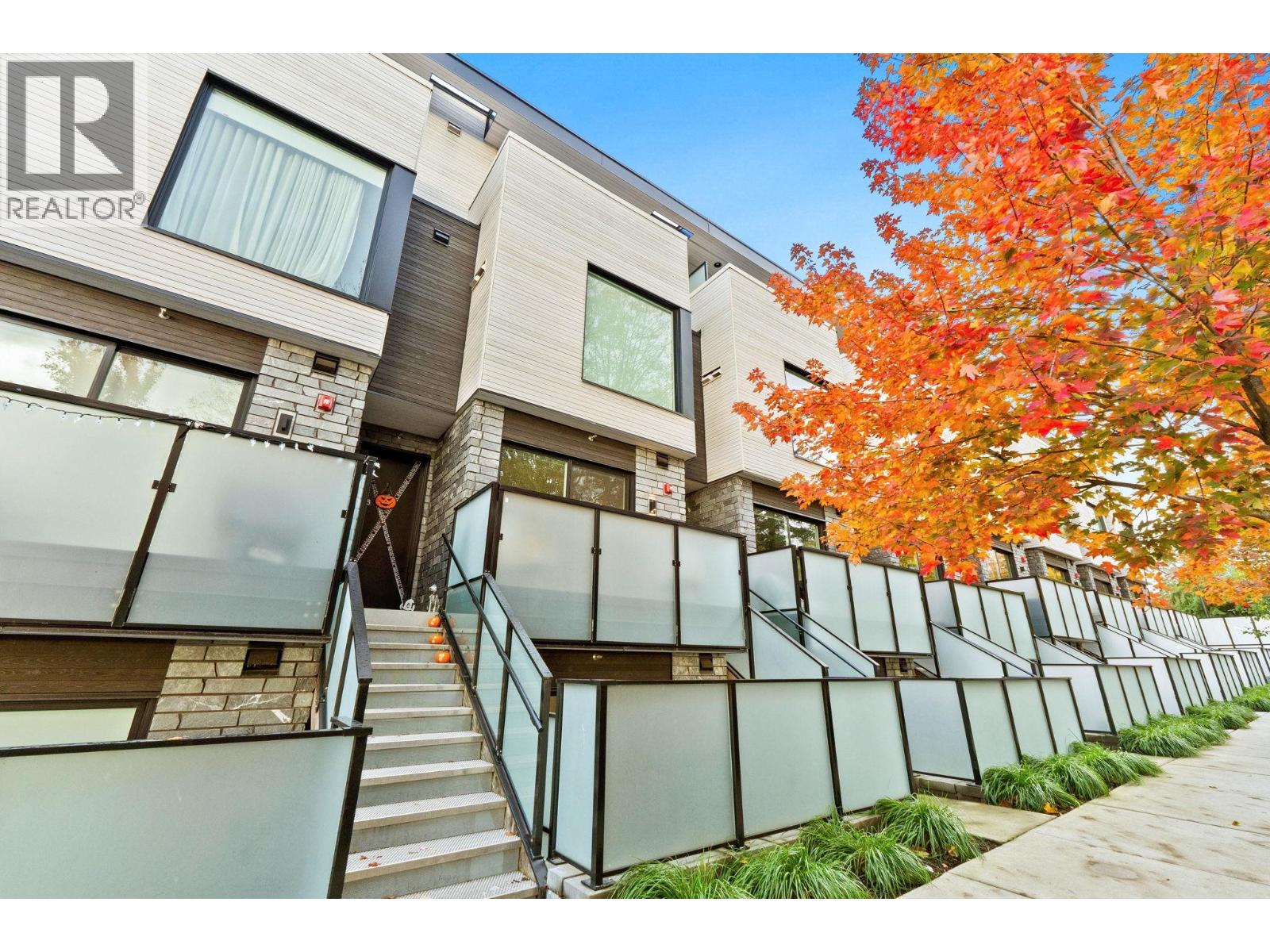 107 650 E 2ND STREET, North Vancouver