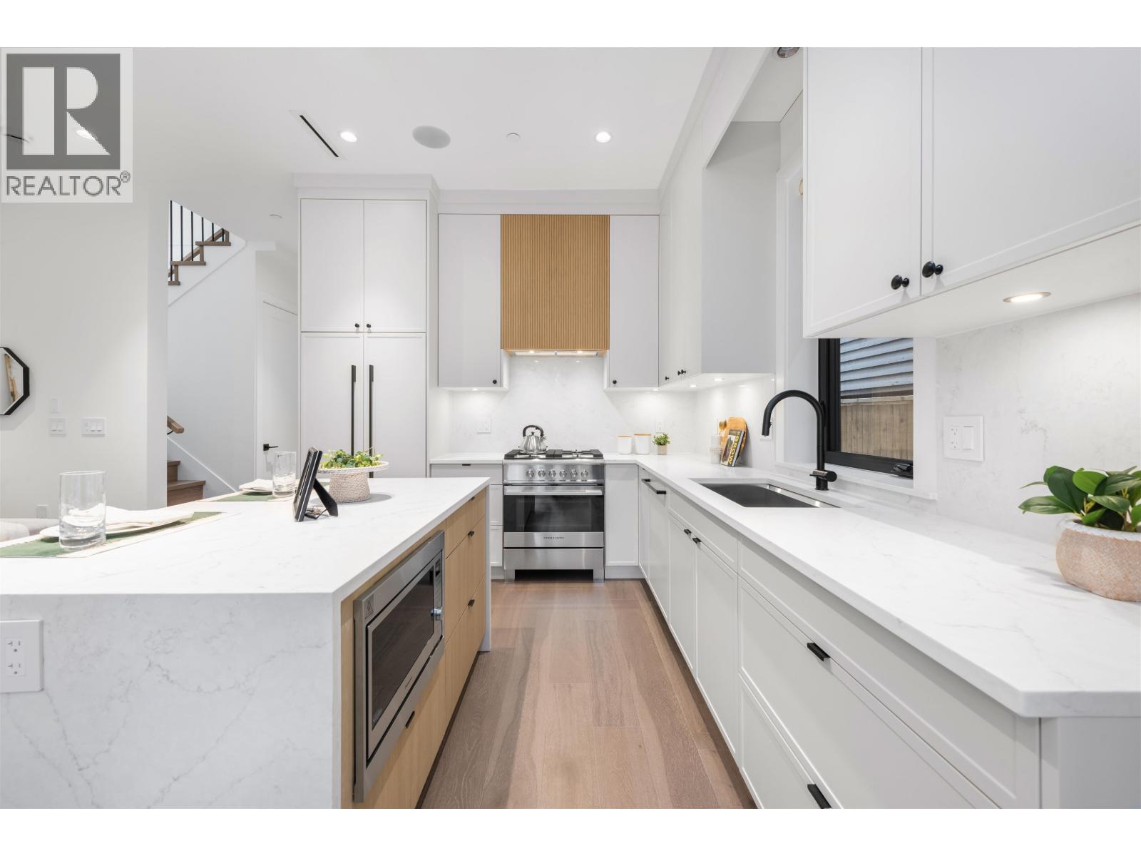 1 878 E 37 AVENUE, Vancouver