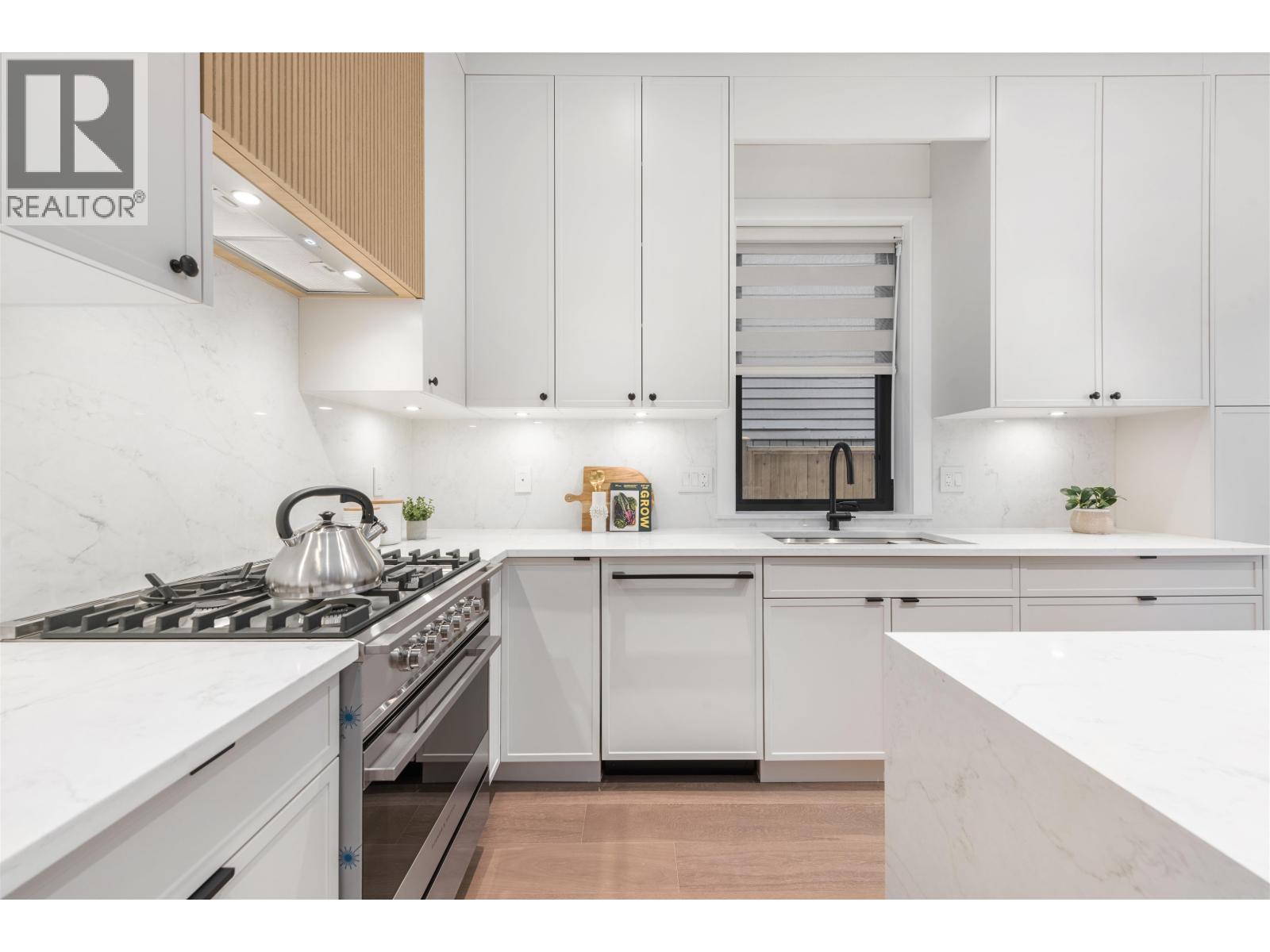 1 878 E 37 AVENUE, Vancouver