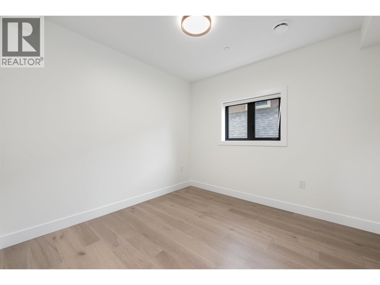 1 878 E 37 AVENUE, Vancouver