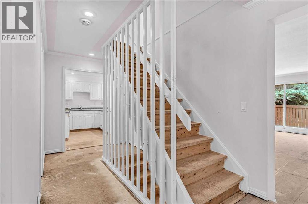 Single Family House for Sale in   Varsity Estates Drive NW Varsity Calgary 