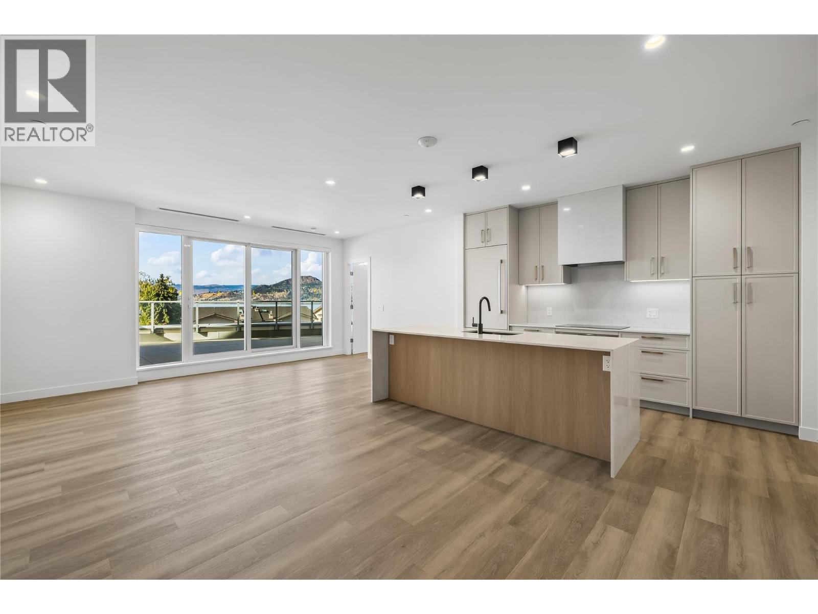 306 3340 Lakeshore Drive, Kelowna