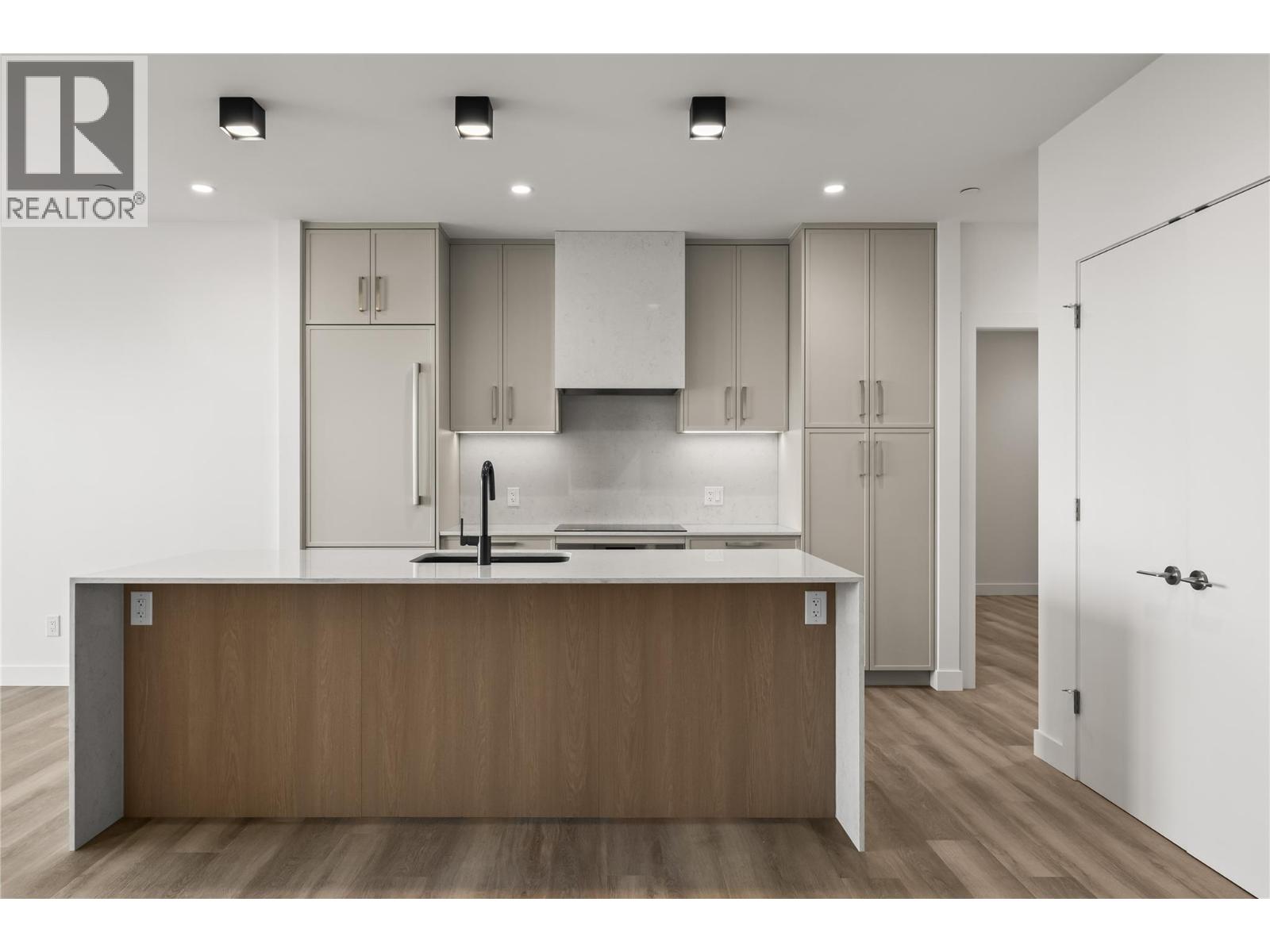 306 3340 Lakeshore Drive, Kelowna