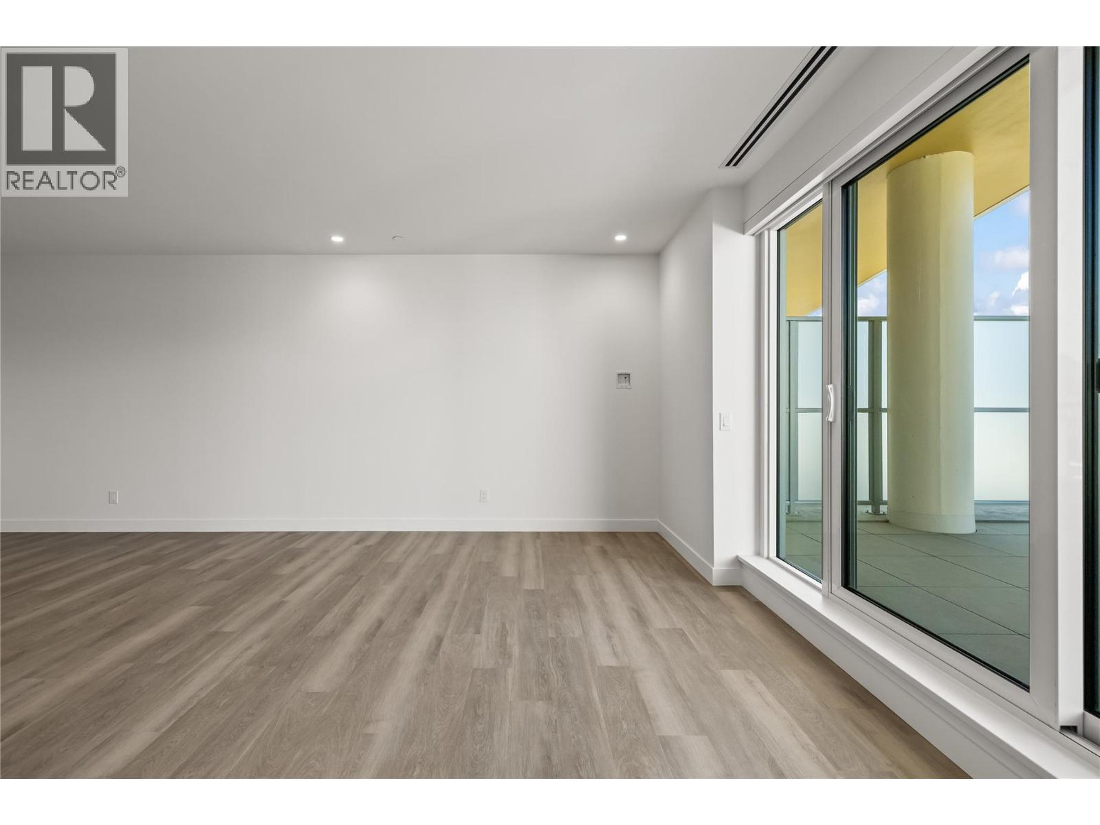 306 3340 Lakeshore Drive, Kelowna