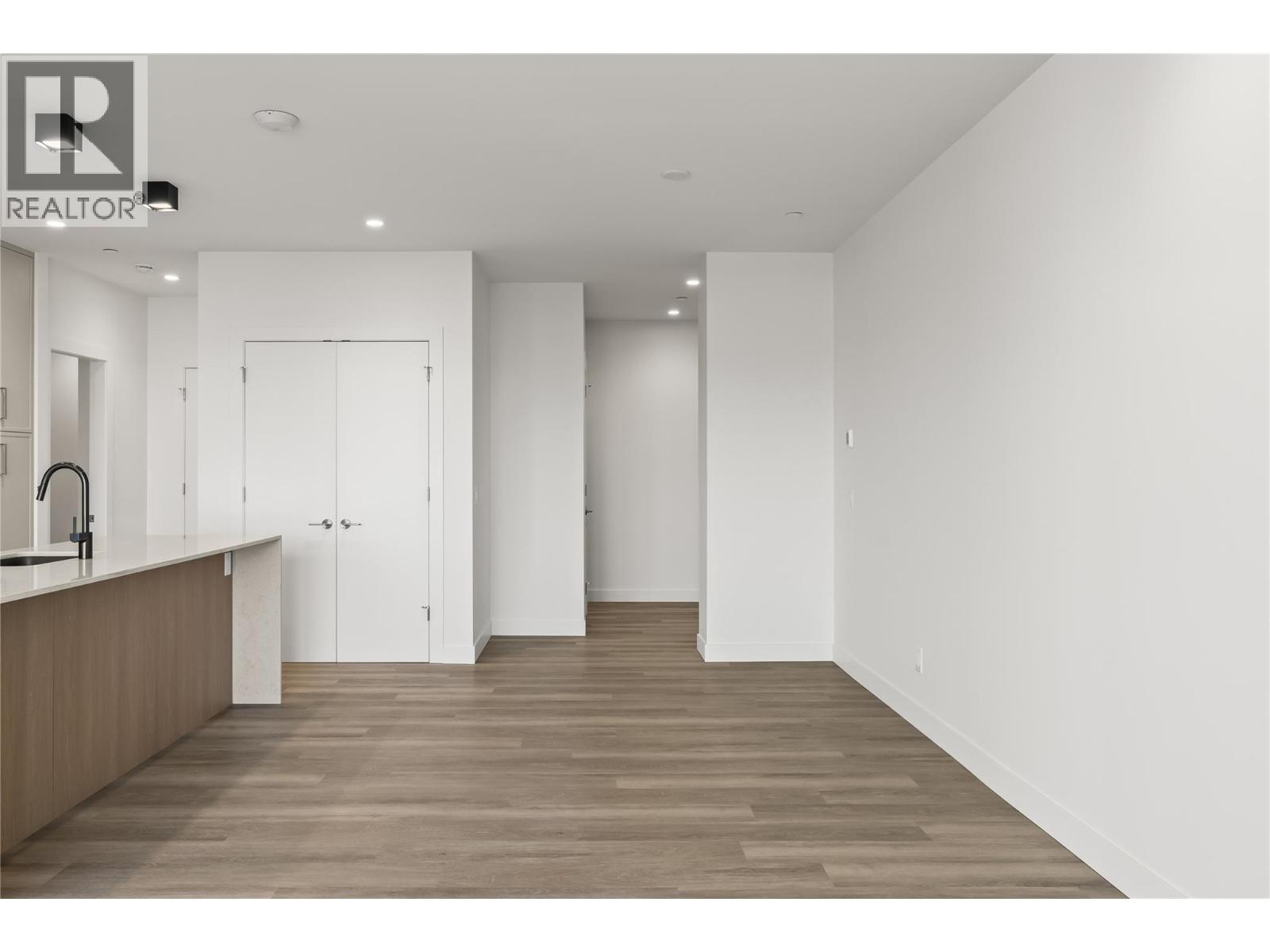 306 3340 Lakeshore Drive, Kelowna