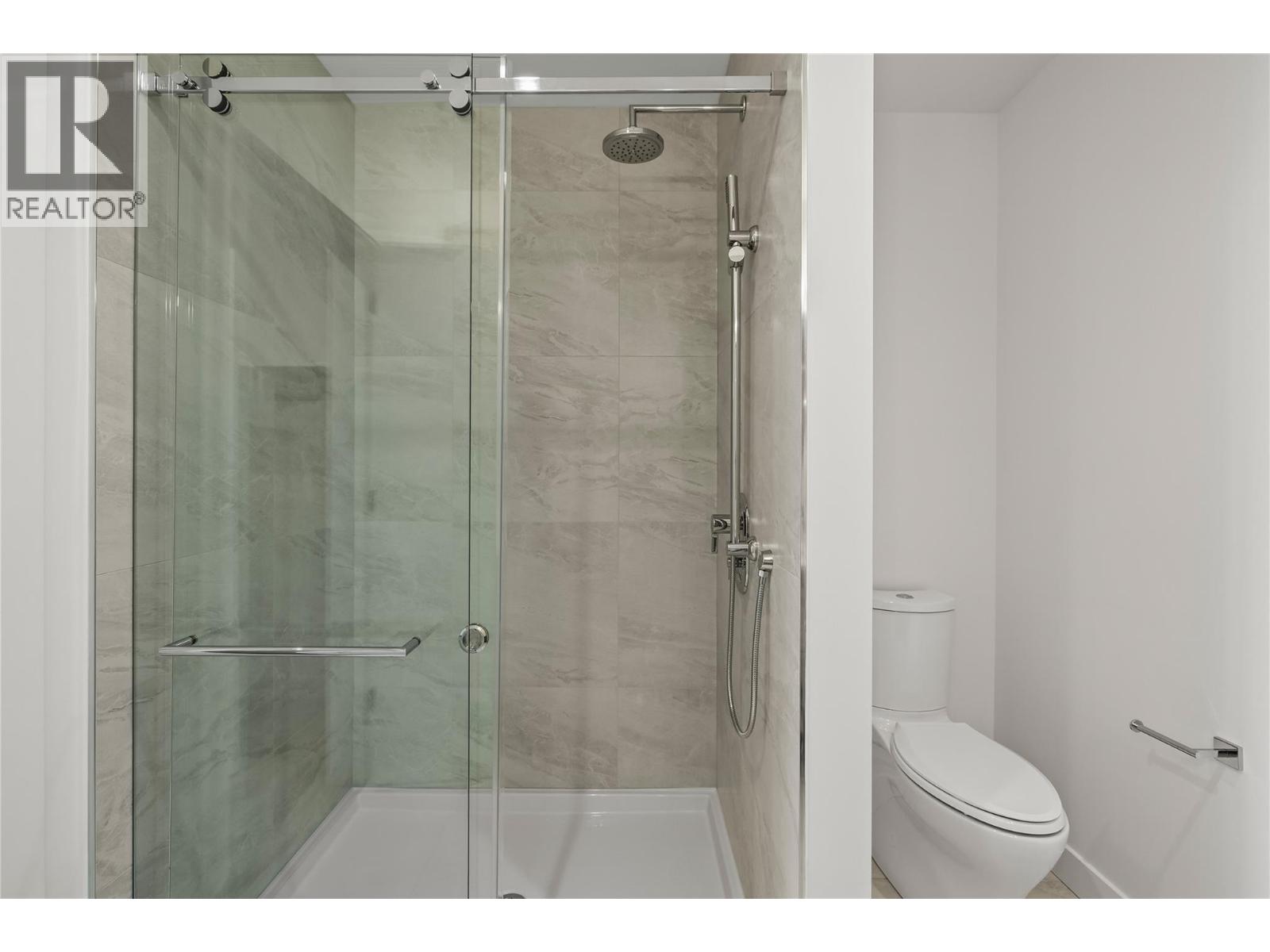 306 3340 Lakeshore Drive, Kelowna